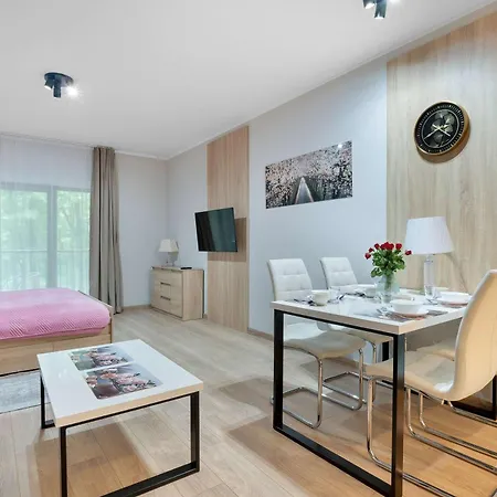 Comfortable With Mountain View And Outdoor Parking In By Renters 아파트