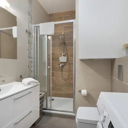 아파트 Comfortable With Mountain View And Outdoor Parking In By Renters *