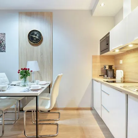 아파트 Comfortable With Mountain View And Outdoor Parking In By Renters *