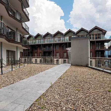 Comfortable With Mountain View And Outdoor Parking In By Renters 스클라르스카포렘바
